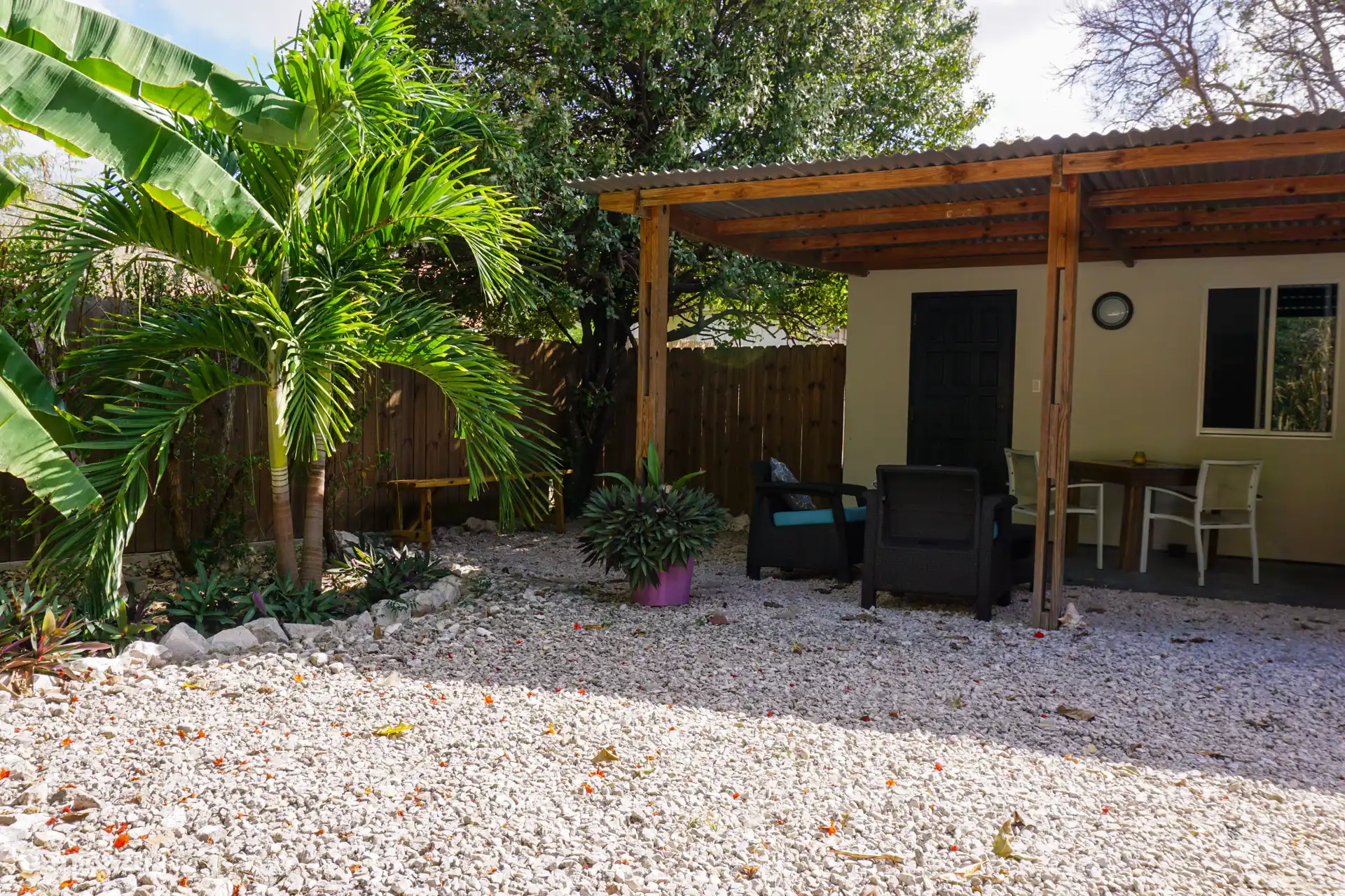 Apartment Jeremi with pool in Curaçao, Curacao-Middle, Julianadorp - Bed & Breakfast