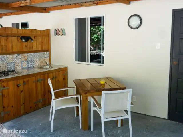 Apartment Jeremi with pool in Curaçao, Curacao-Middle, Julianadorp - bed & breakfast Kitchen with dining area