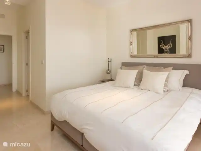 Vista al Mar | Espagne, Costa Blanca, Altea - appartement 1ère chambre avec lit Auping
