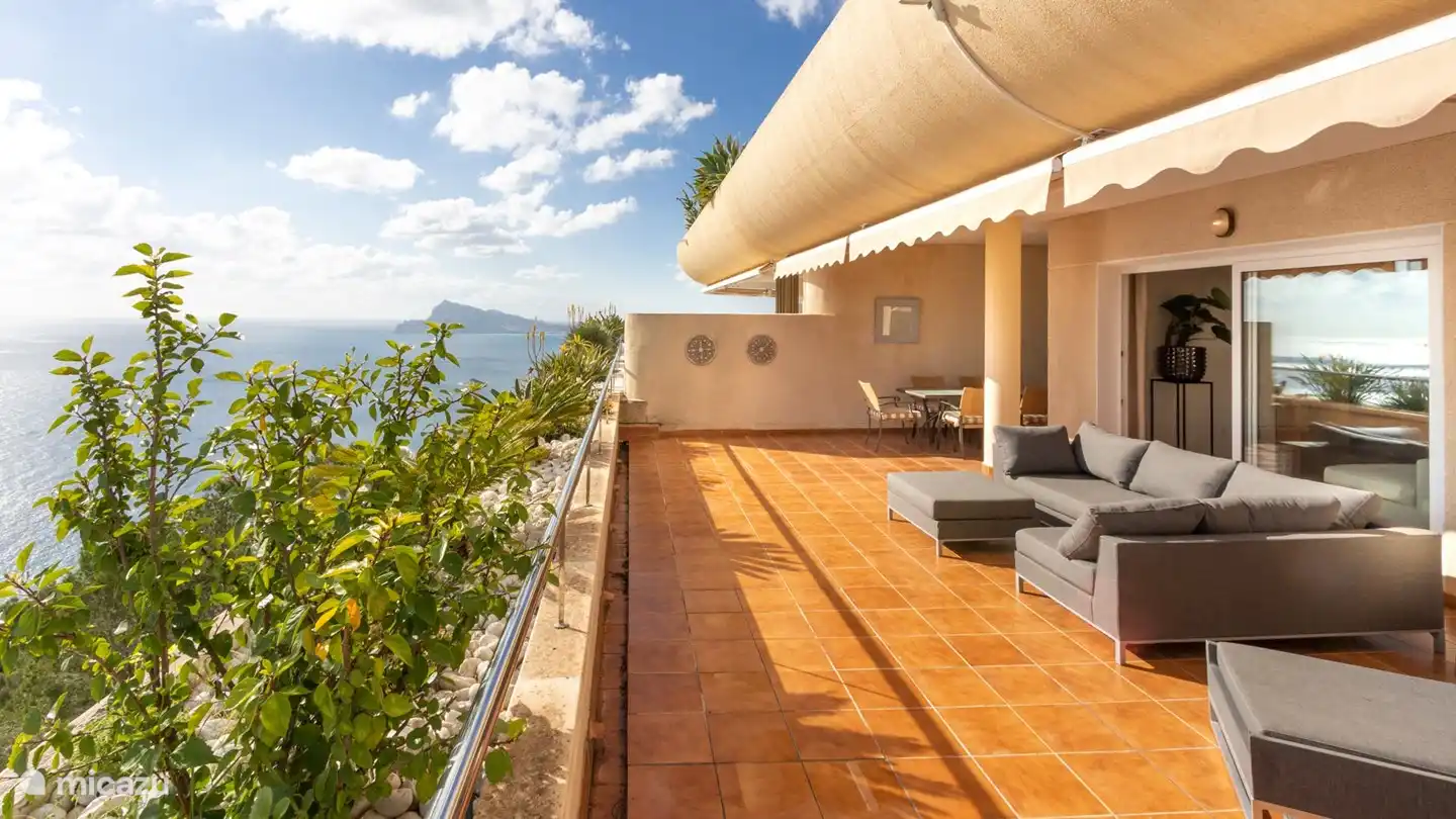 in de verte ligt El Albir