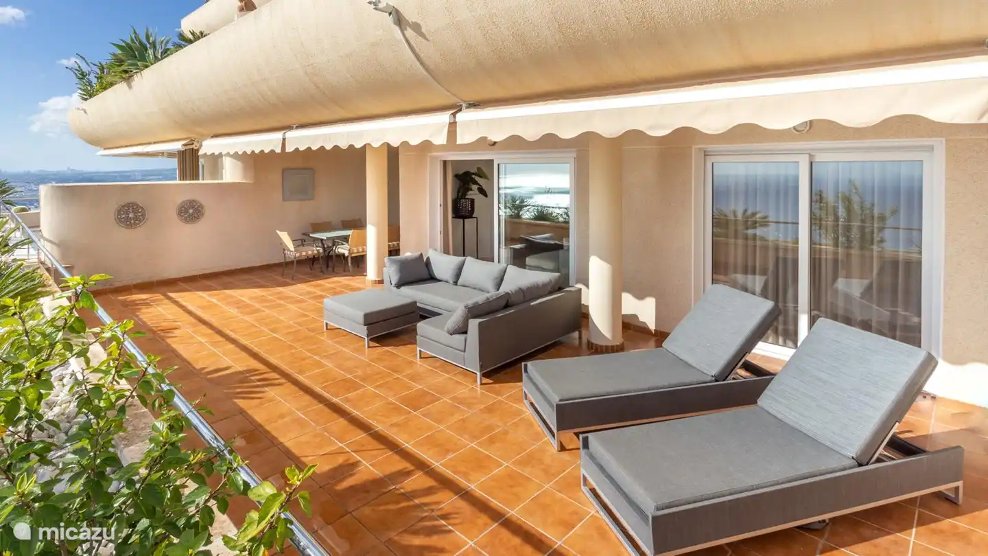 naast ons appartement een hoekappartement