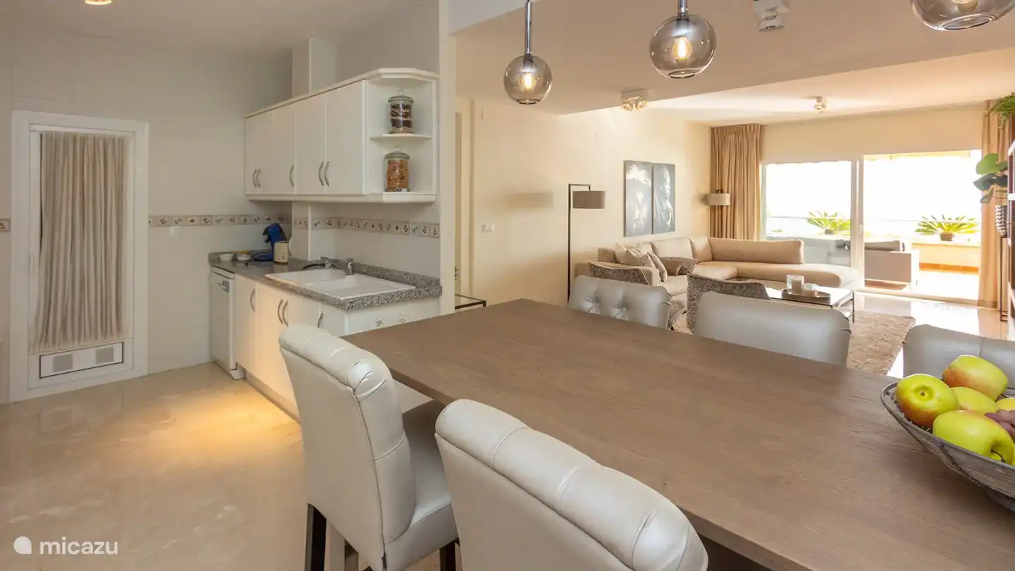 heerlijke ruime keuken met alle denkbare spulletjes