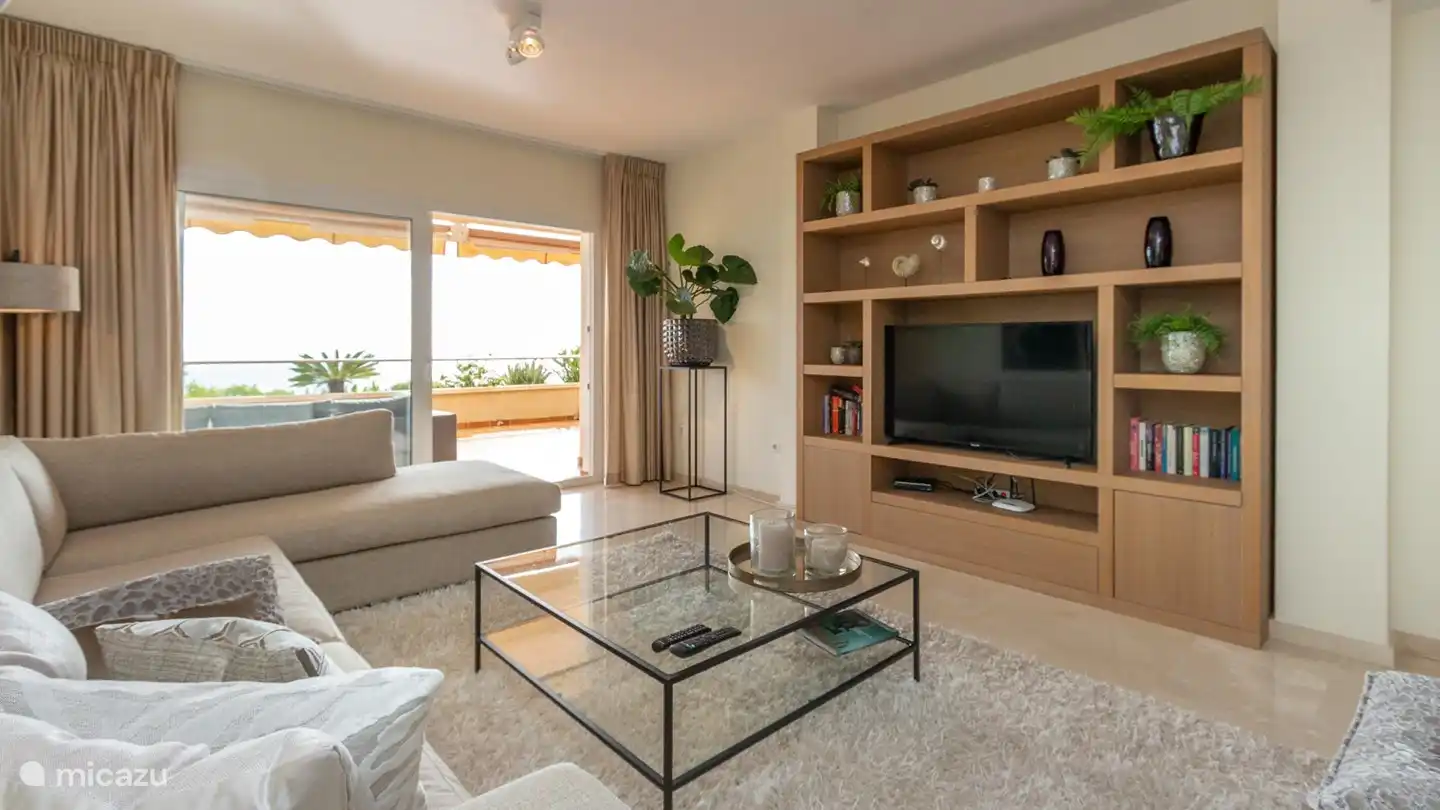 Fijne hoekbank ook het vloerkleed is gezellig