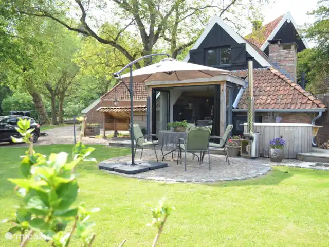 casa vacacional en Países Bajos, Overijssel, Haaksbergen – El Bakspieker en la finca Lankheet La hermosa terraza del Bakspieker.