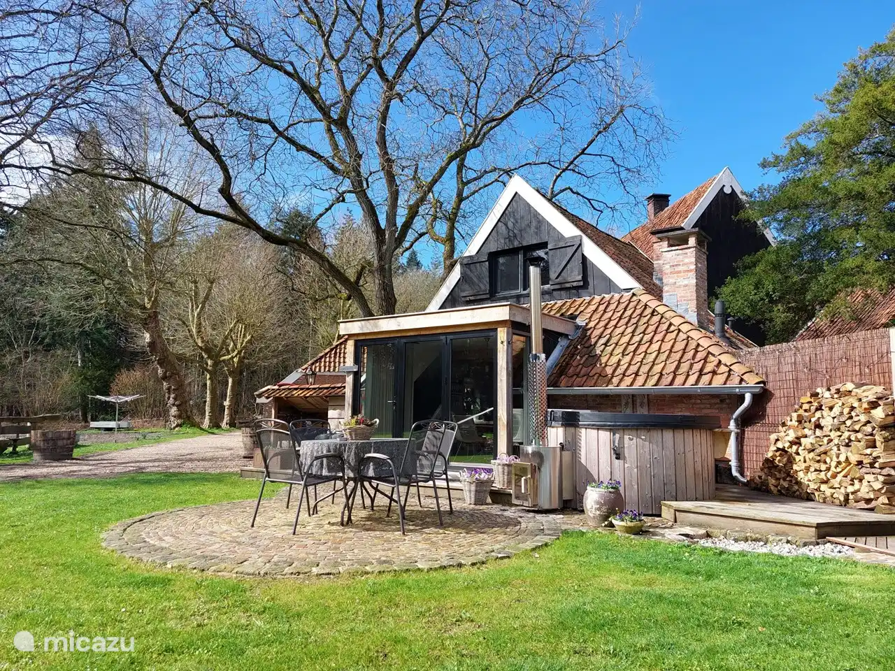 Terrasse privative au gîte.