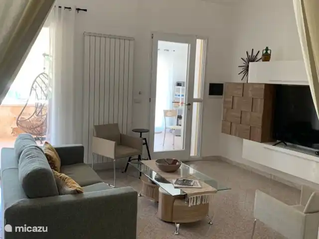 Villa LVM | Italie, Pouilles (Puglia), San Vito dei Normanni - villa Séjour avec porte coulissante vers véranda 1