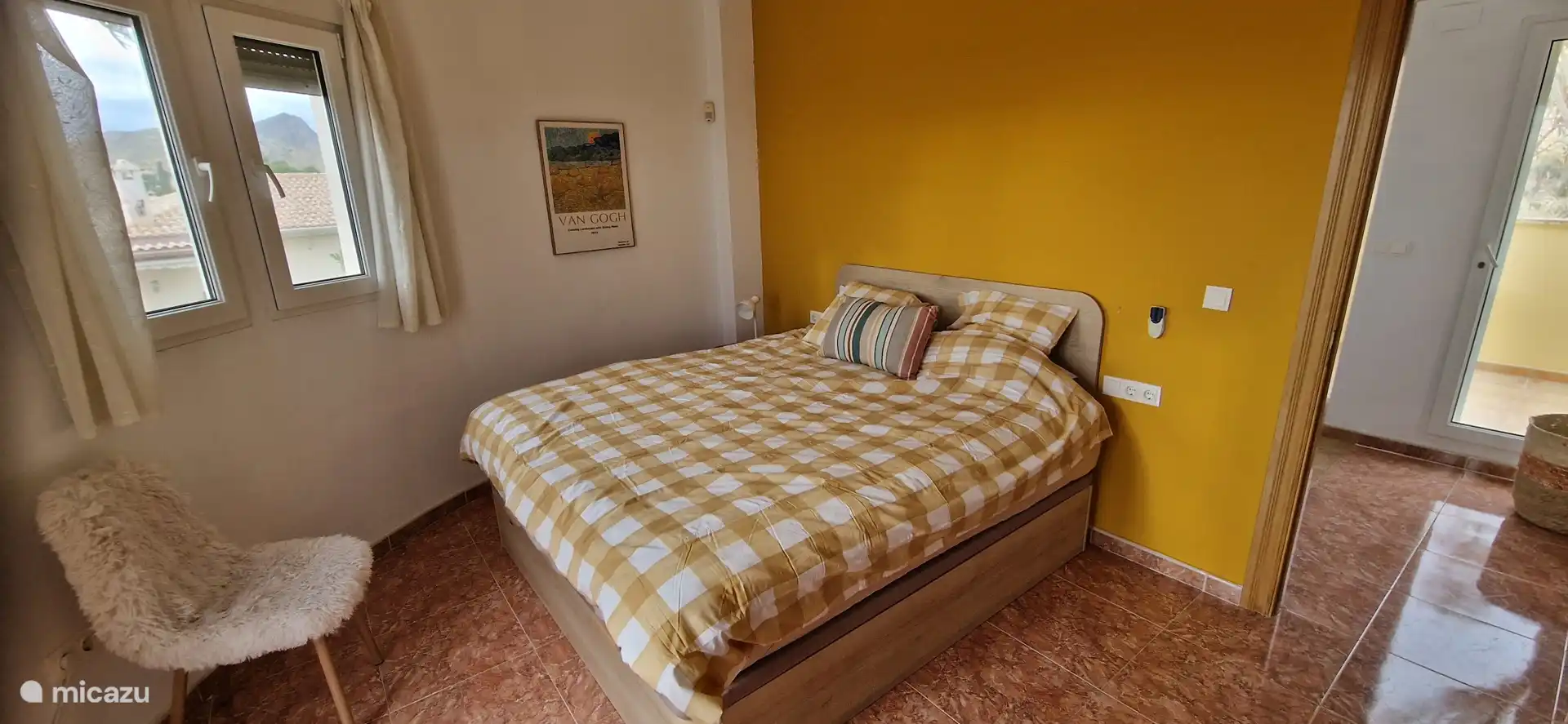 Chambre 7 - 2ème étage. Chambre avec salle de bain privée et unité privée Split-Airco. La chambre dispose d’un lit double spacieux. 