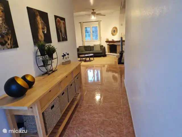 Casa Grand Mirador | Espagne, Costa Blanca, Muchamiel - Alicante - villa De l'entrée principale, vous entrez dans le hall et voyez le salon.