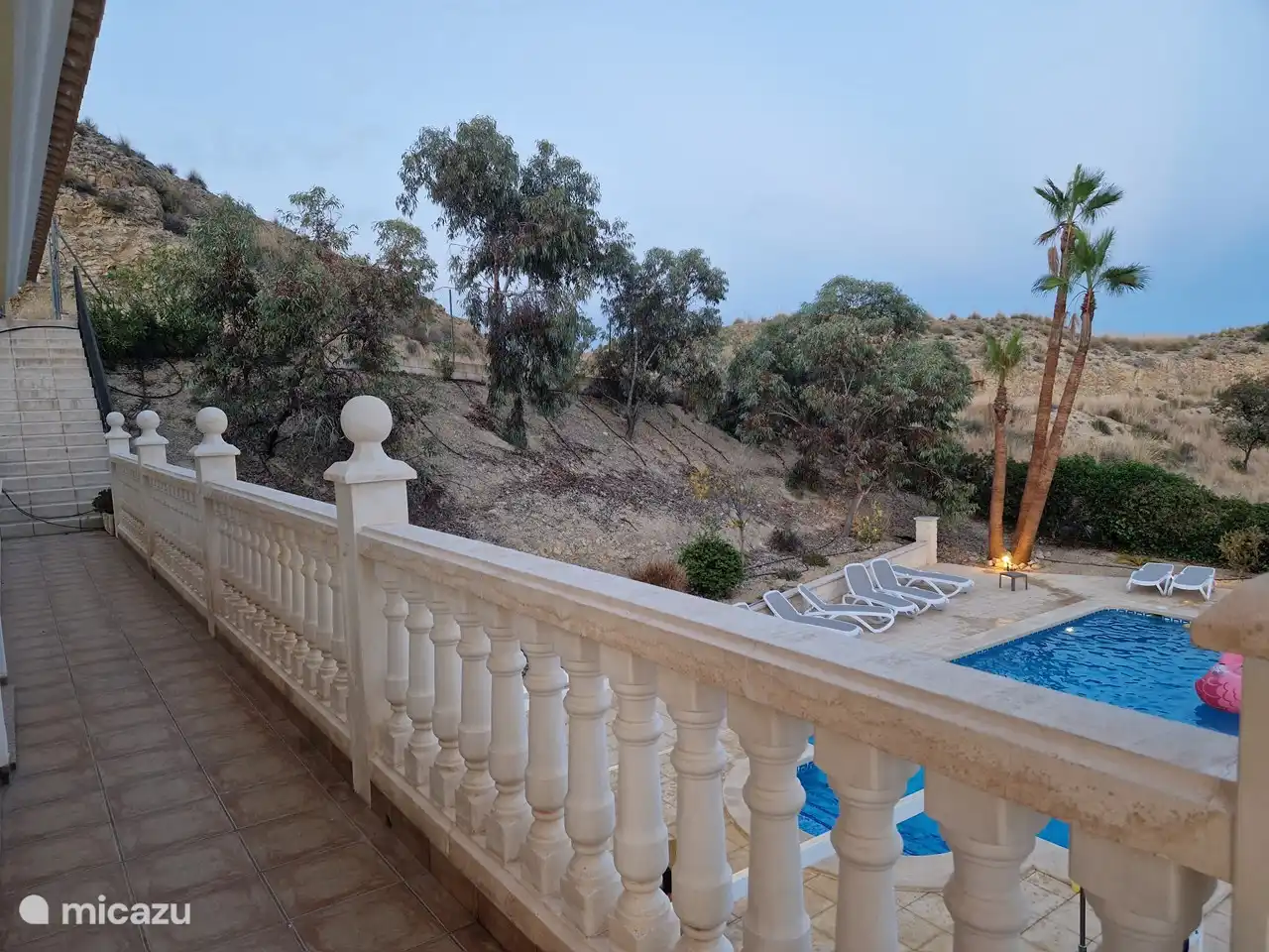 La balustrade du premier étage.