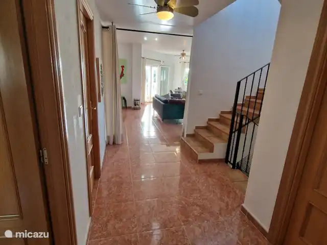Casa Grand Mirador | Espagne, Costa Blanca, Muchamiel - Alicante - villa Depuis le hall, vous verrez les escaliers menant au rez-de-chaussée et au deuxième étage.
