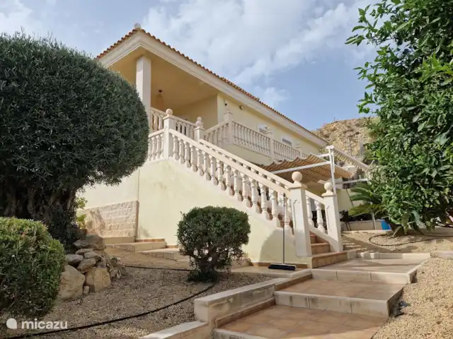 Casa Grand Mirador | Espagne, Costa Blanca, Muchamiel - Alicante - villa L'entrée de l'entrée à la terrasse au premier étage.