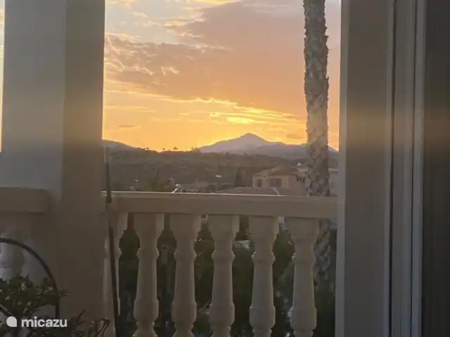 Casa Grand Mirador | Espagne, Costa Blanca, Muchamiel - Alicante - villa Le coucher de soleil à Mutxamel est d'une beauté à couper le souffle. A déguster en prenant un verre sur la jolie terrasse.