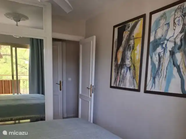 Apartamento Doña Sofía en España, Costa del Sol, Fuengirola - apartamento Dormitorio con colchón para 2 personas visto desde la puerta del balcón