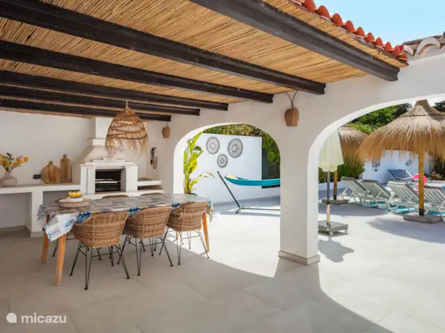 Casa Muy Feliz | Espagne, Costa Blanca, Jávea - villa Table à manger extérieure avec barbecue