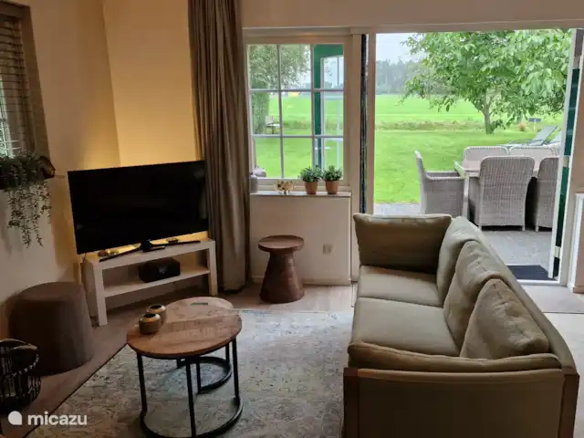 Huisje Weidezicht ● Achterhoek huren in Nederland, Gelderland, Lievelde - vakantiehuis Vanaf de woonkamer en bank genieten van het uitzicht