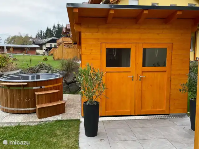 High Alpine Vacuum EVladen, bain à remous et barbecue | Autriche, Carinthie, Arnoldstein - maison de vacances Bain à remous à côté de la grange