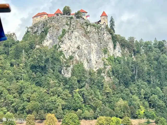 High Alpine Vacuum EVladen, bain à remous et barbecue | Autriche, Carinthie, Arnoldstein - maison de vacances Il est recommandé de visiter le château de Blejski Grad.
À 67 km de notre maison de vacances.