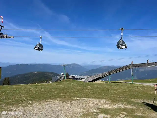 High Alpine Vacuum EVladen, bain à remous et barbecue | Autriche, Carinthie, Arnoldstein - maison de vacances Gerlitzen en été, belle vue en randonnée.