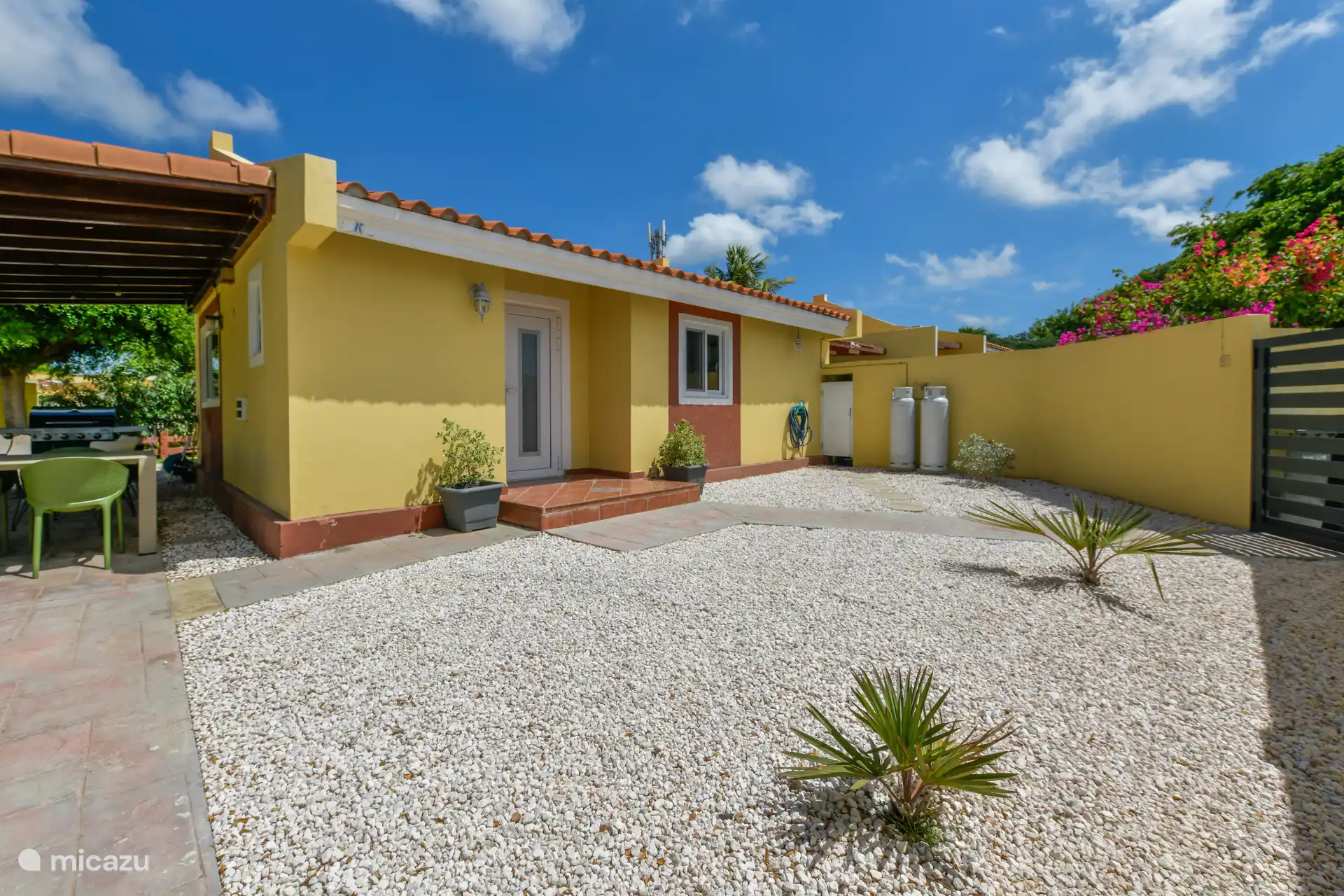 vooraanzicht van de villa