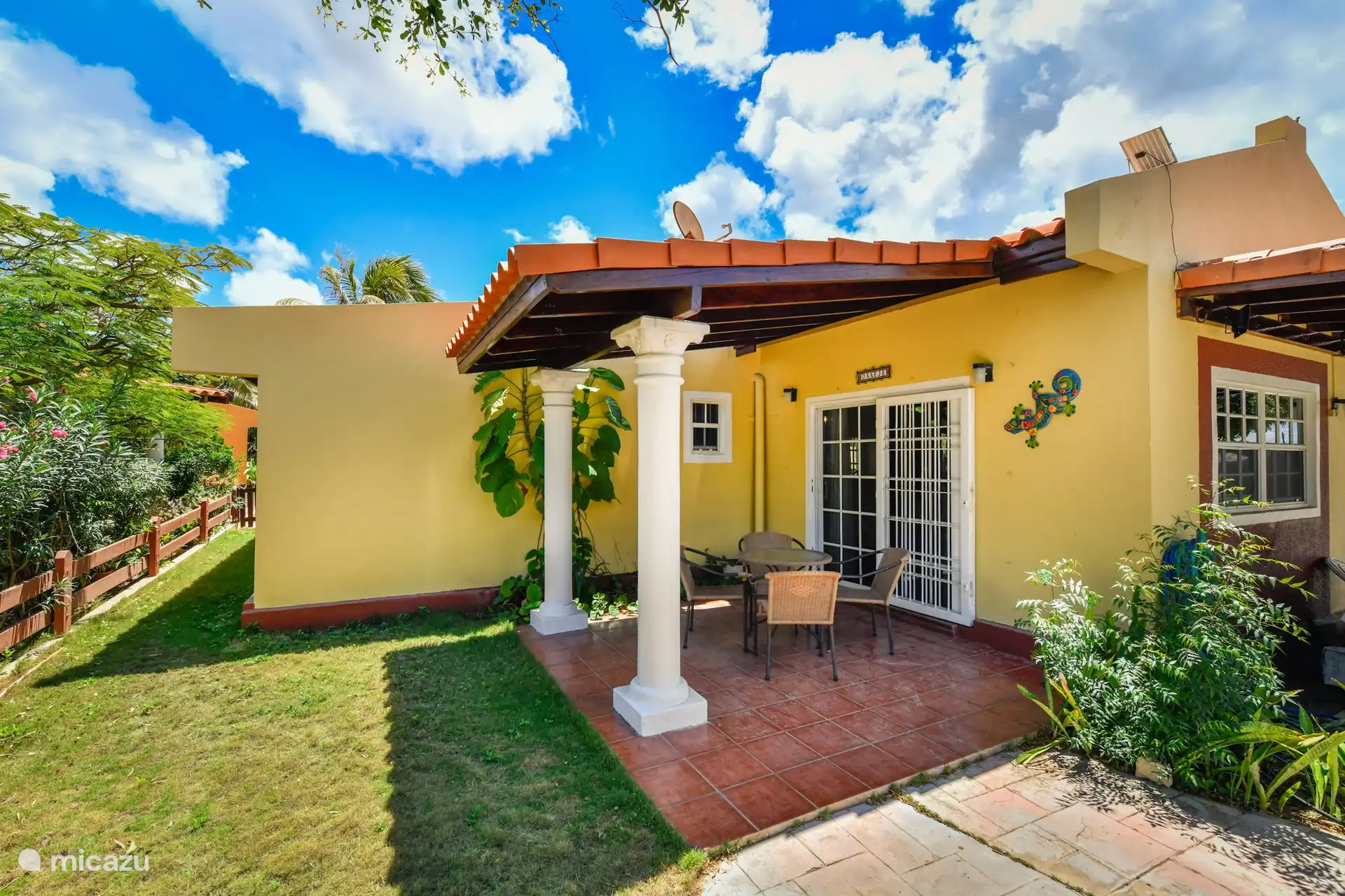 Die Rückseite des Hauses ist so gelegen, dass Sie immer eine kühlende Brise genießen können