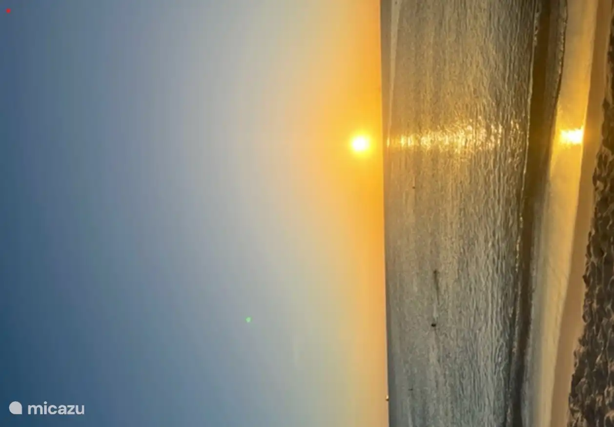 Sonnenuntergang am Strand von Arashi