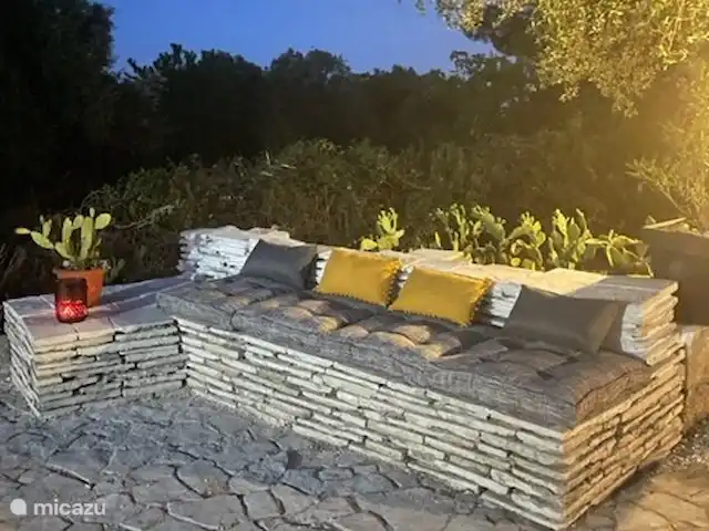 Trullo Président | Italie, Pouilles (Puglia), Martina Franca - maison de vacances Banc lounge le soir