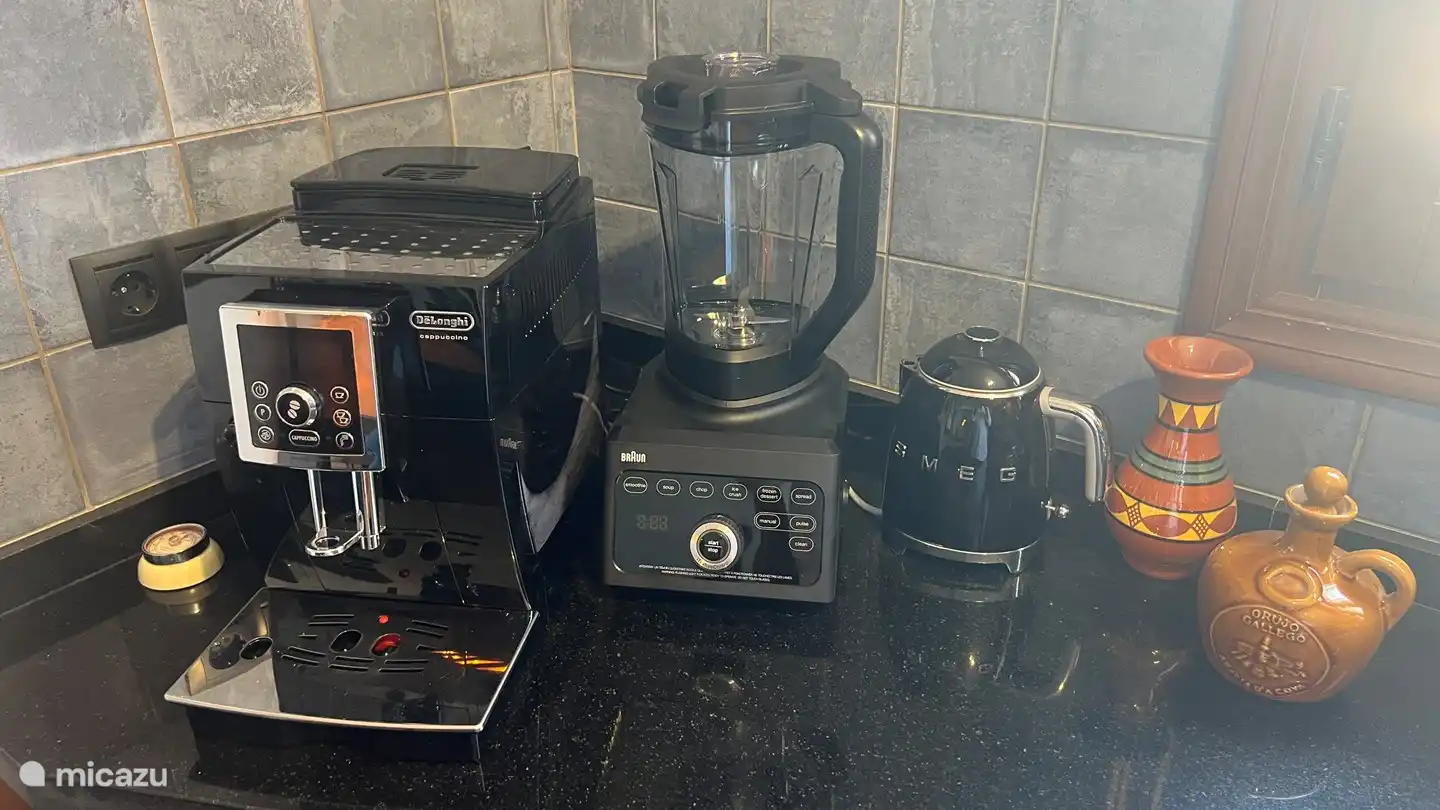 Nur die besten Küchengeräte: De L'onghi, Braun, Smeg, Siemens AEG etc.