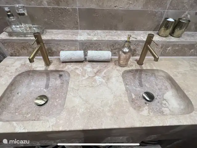 Villa blanche romantique-piscine privée | Espagne, Costa del Sol, Nerja - villa Double lavabo et toilettes disponibles.