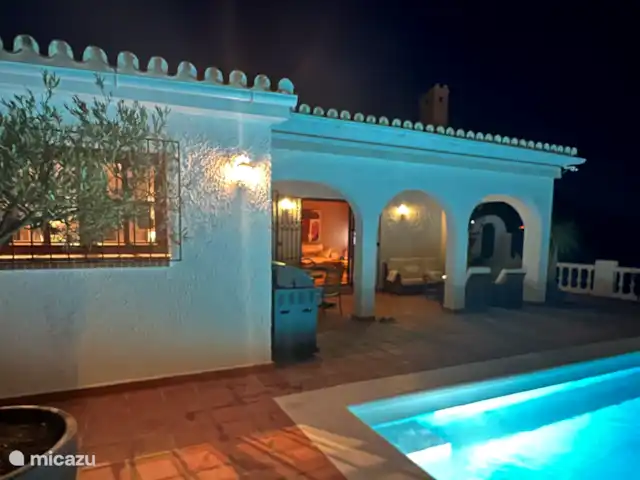 Villa blanche romantique-piscine privée | Espagne, Costa del Sol, Nerja - villa Notre éclairage extérieur vous assure de belles soirées à l’extérieur