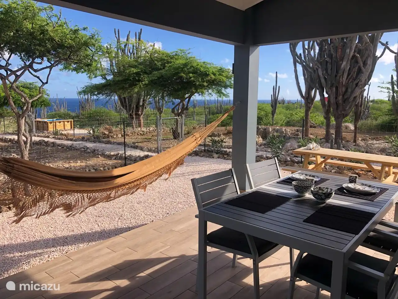 Esstisch mit 4 Stühlen