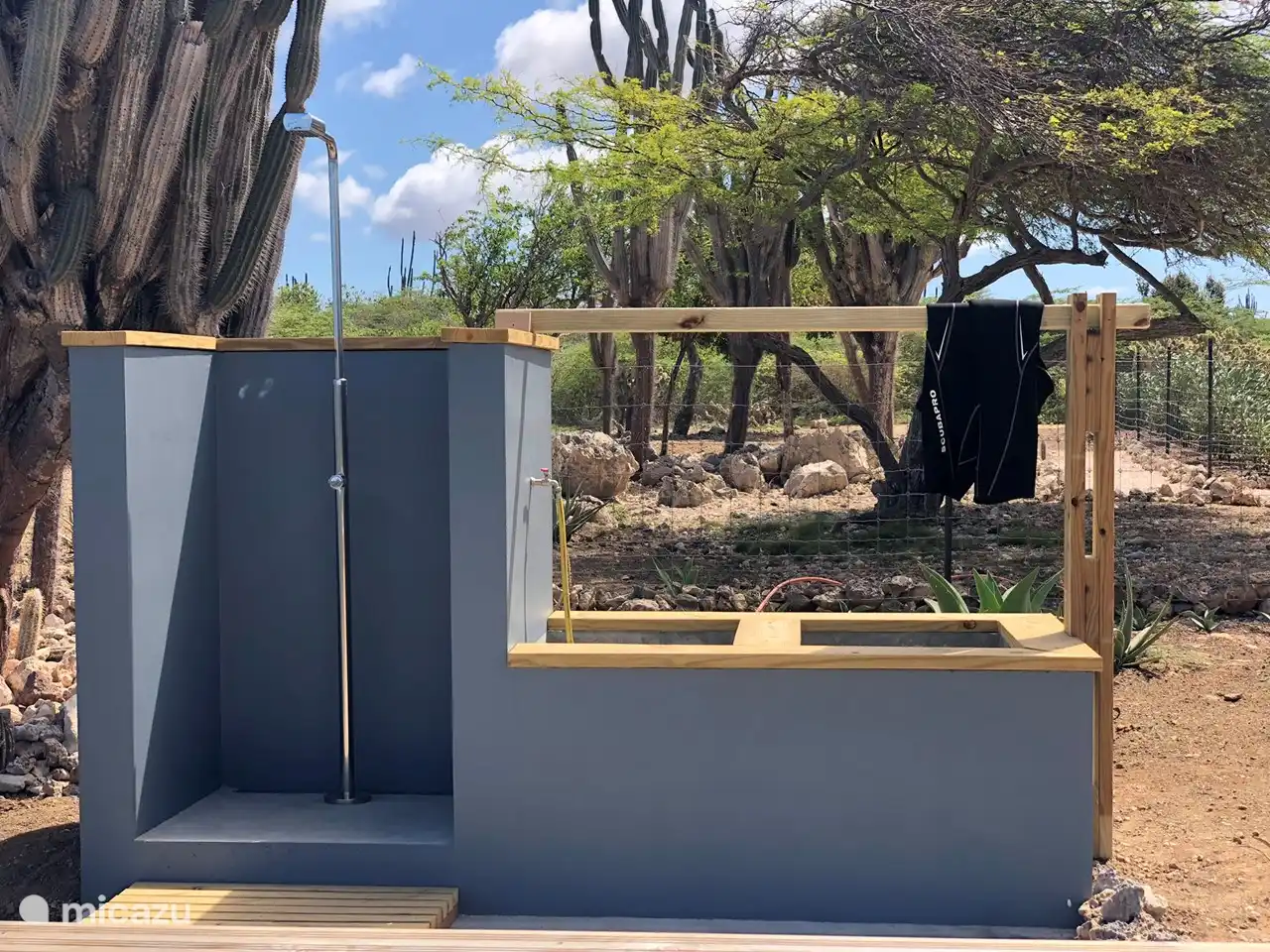 Spültanks und Außendusche