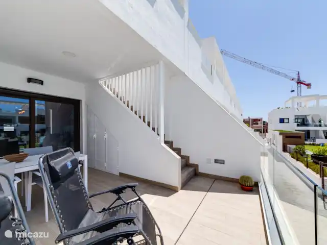 Appartement en attique avec terrasse sur le toit | Espagne, Costa Blanca, Torrevieja - penthouse La terrasse au 1er étage, côté piscine
