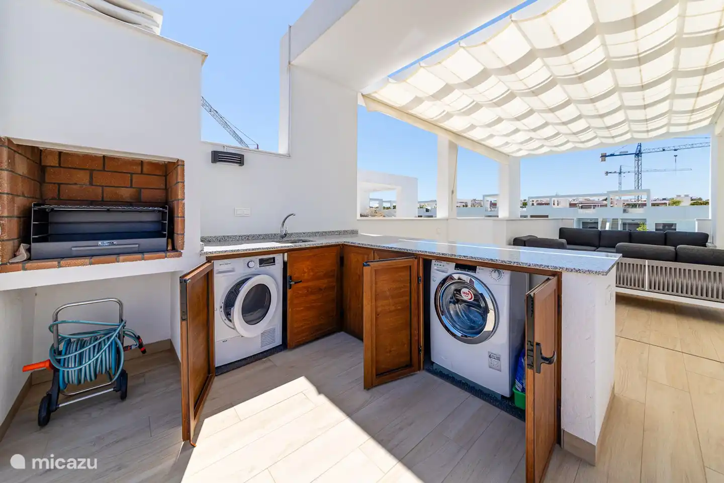 Waschmaschine und Trockner vorhanden