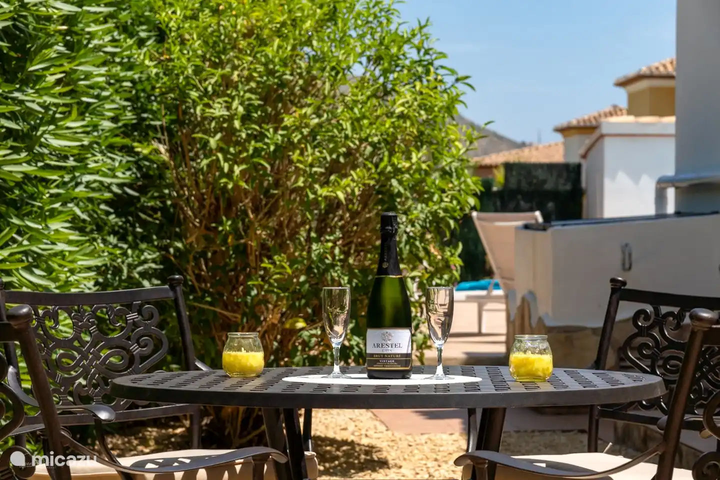 Ein schönes geschütztes Plätzchen im Garten, um ruhig zu sitzen.