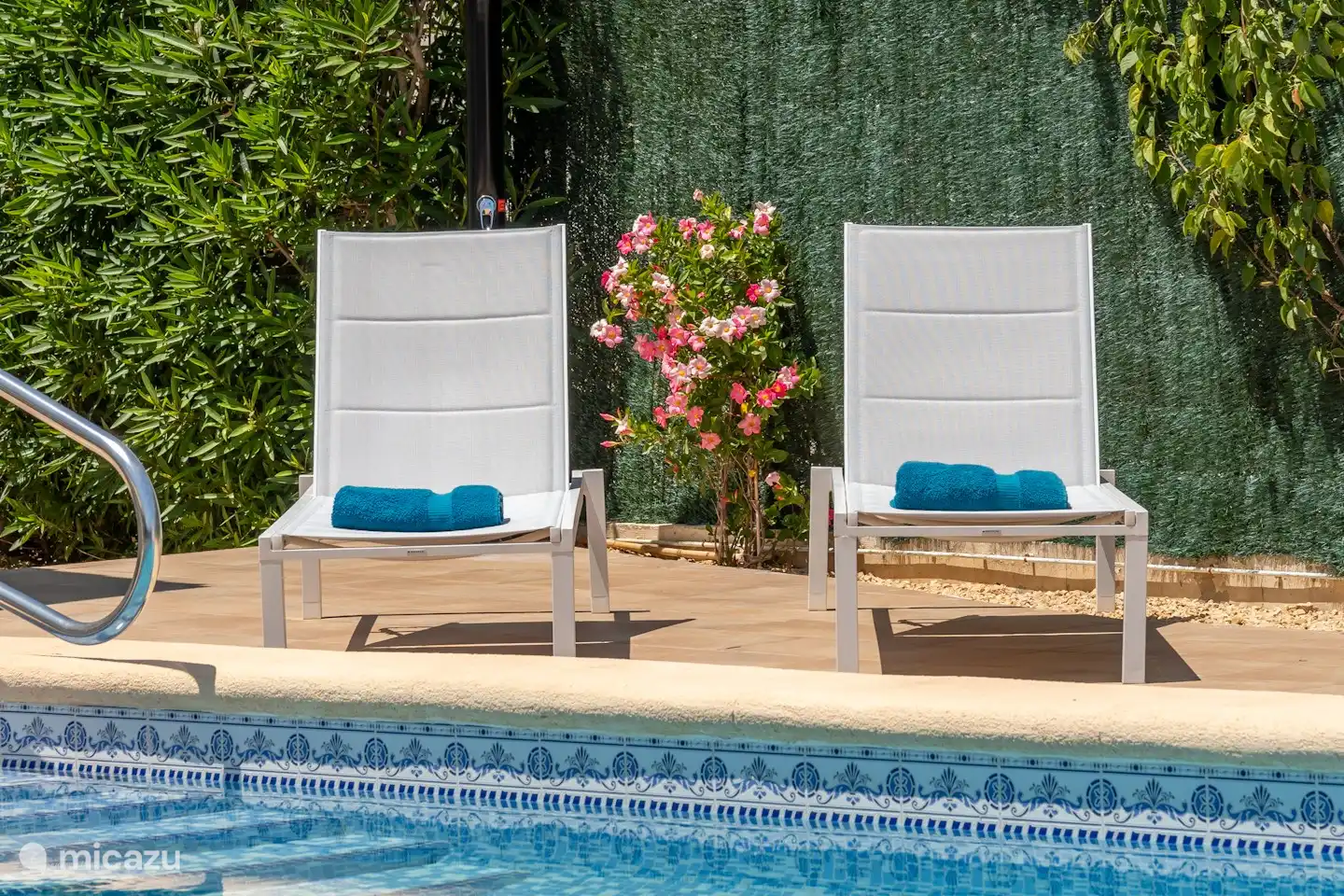 Strandtücher sind auf Anfrage erhältlich.