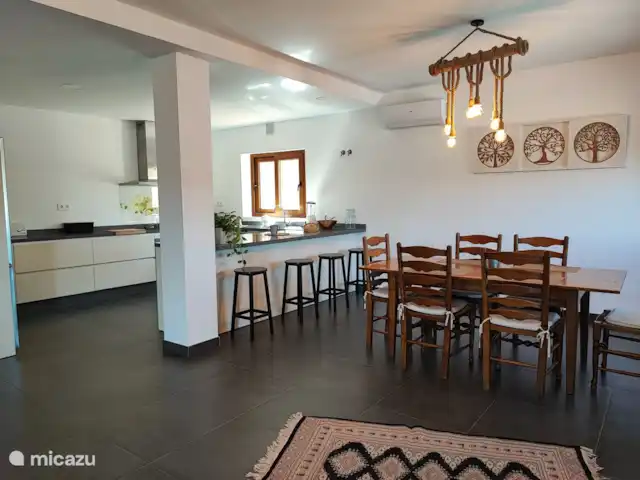 chalet huren in Spanje, Andalusië, Benamargosa – Villa Las Adelfas Beautiful bright kitchen with dining room!