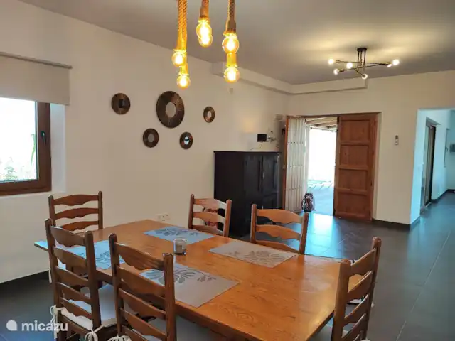 chalet huren in Spanje, Andalusië, Benamargosa – Villa Las Adelfas De ingang van de eetkamer!