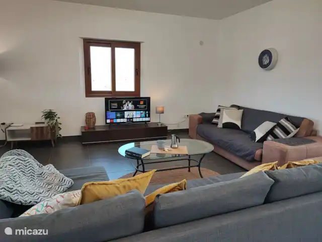 chalet huren in Spanje, Andalusië, Benamargosa – Villa Las Adelfas woonkamer om tv te kijken met het hele gezin