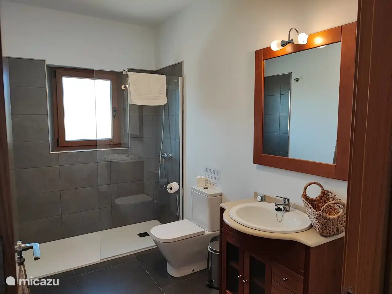 Deuxième salle de bain.