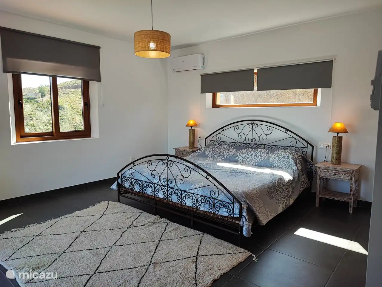 Chambre spacieuse avec vue.