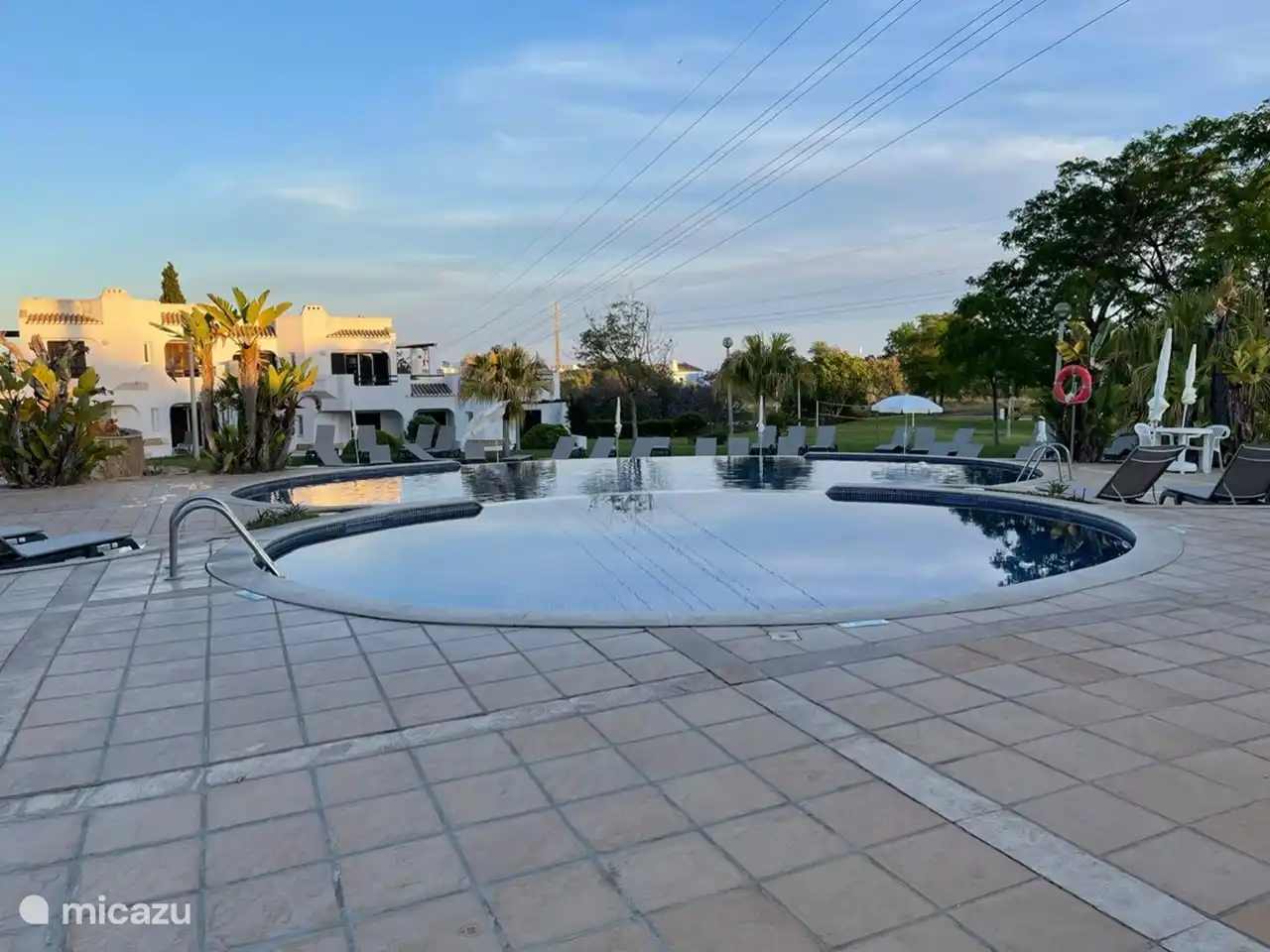 l'un des quatre Piscine