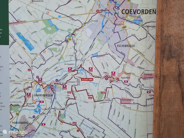 De Gouwe, bungalow en un estanque de pesca en Países Bajos, Overijssel, Gramsbergen - bungaló Alrededores con cruces peatonales y ciclistas