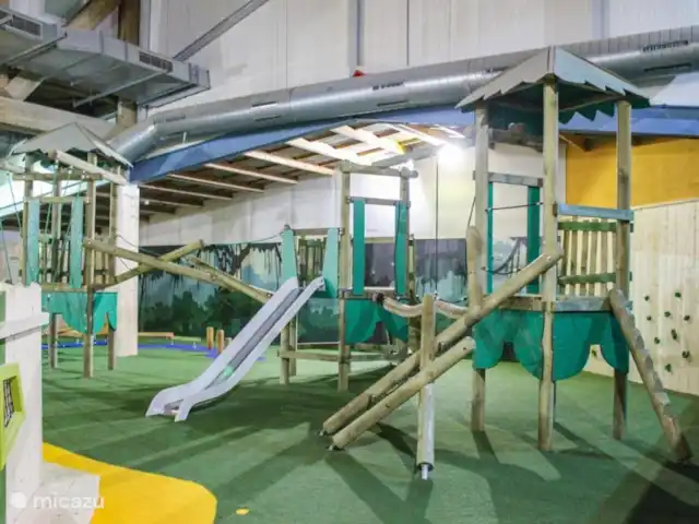 De Gouwe, bungalow en un estanque de pesca en Países Bajos, Overijssel, Gramsbergen - bungaló El paraíso de los juegos infantiles