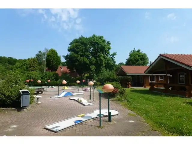 De Gouwe, bungalow en un estanque de pesca en Países Bajos, Overijssel, Gramsbergen - bungaló MIdgetgolf (alquiler)