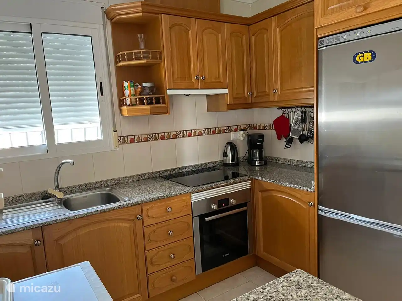 Die Küche im obersten Stockwerk, komplett ausgestattet.