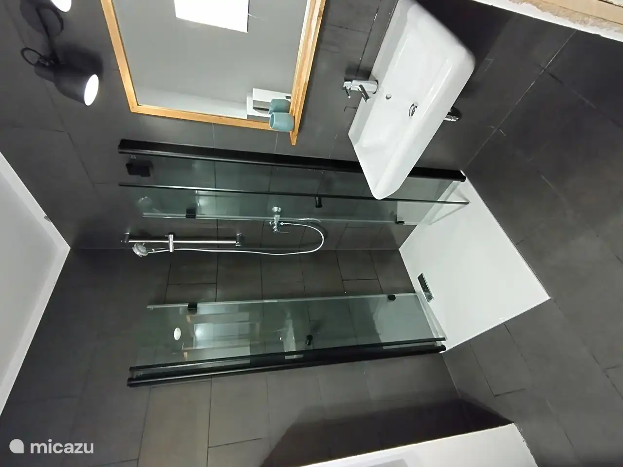 Badezimmer mit Dusche