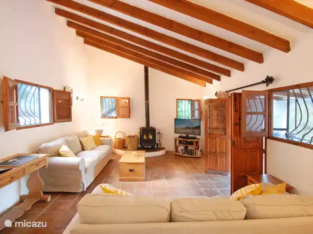 Casa The Lofties huren in Spanje, Costa del Sol, Comares - villa In het salon is een houtkachel voor frissere winteravonden, satteliet tv, een DVD speler en een sound system.