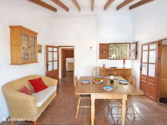 Casa The Lofties huren in Spanje, Costa del Sol, Comares - villa De eetkamer met gezellige zithoek. Zoals u kan zien kan binnen eten ook gezellig zijn.
