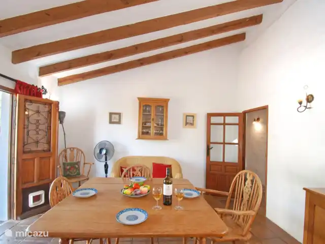Casa The Lofties huren in Spanje, Costa del Sol, Comares - villa Ook de eetkamer heeft een deur die op het terras uitgeeft. Dit maakt deze kamer helder en ruim.