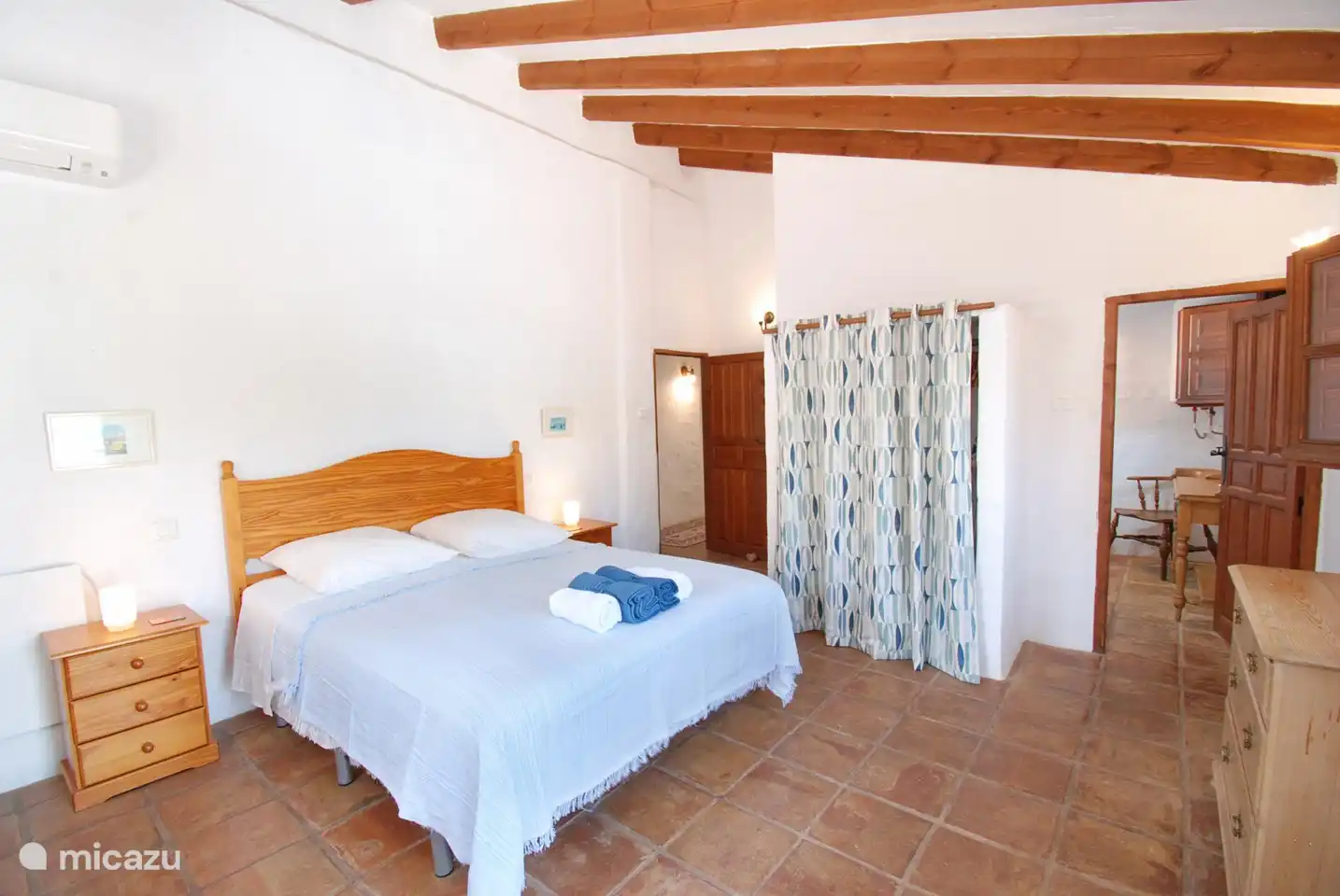 Das Hauptschlafzimmer ist wirklich sehr geräumig.